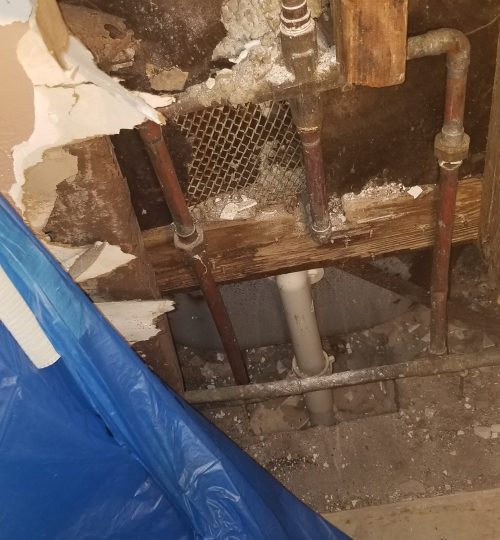 Broken pipe between wall